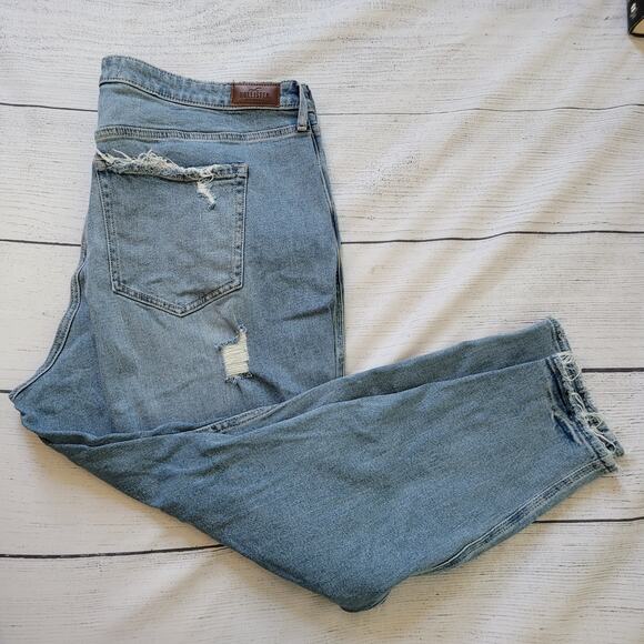 Hollister Size 19 Curvy High Rise Mom Jean Distressed Vintage Stretch Light Wash - Picture 3 of 10